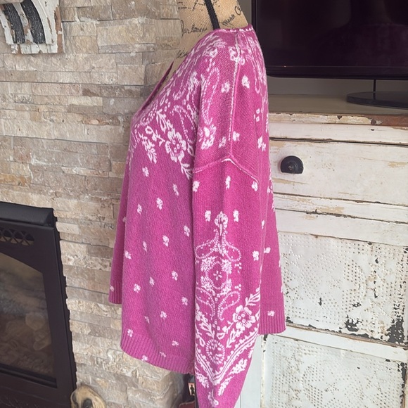 Sundance magenta purple V-neck long sleeve sweater w cream floral paisley detail - Picture 7 of 16